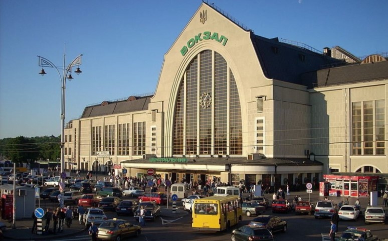 "Укрзалізниця" відповіла на чутки про можливий удар по головному вокзалу Києва